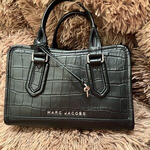 Authentic Marc Jacob’s satchel color black with strap
